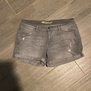 OLD NAVY BOYFRIEND SHORTS